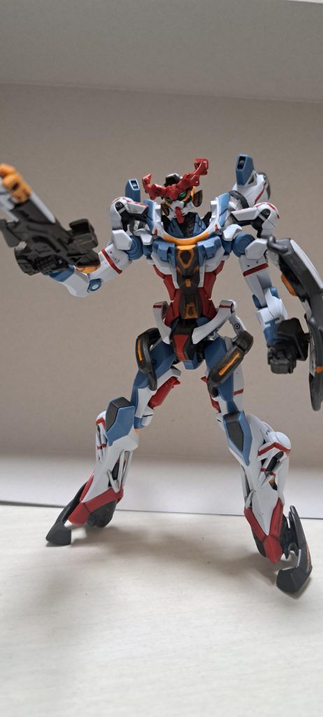 作り出すとサクサク作りやすい。脚はこんなんで立つの?と思ったけど安定感あります。ただ肩のパーツがポロポロしやすいかなと。集中してライン書いてる時なんか気分は人形職人、出来は素人。でもってなんだかんだ楽しんじゃいました。今回もご覧頂きありがとうございました。年内あと1つ位は欲しいなぁ。今年頑張ったねって何か買ってくれないかなぁ。うちの鬼嫁。ご覧頂きありがとうございました。鬼嫁と言ってますが良い嫁ですよ。