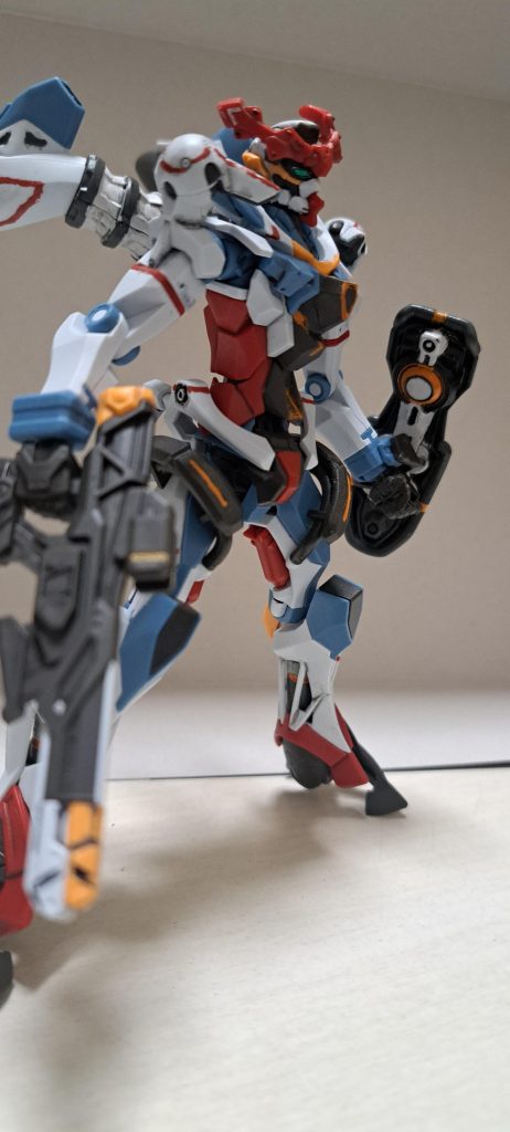 作ってるとやはりパーツの量、細さ、老眼泣かせ。手元プルプル。ただディテールは素晴らしい。