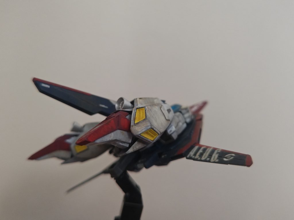 ソール部分をだいぶ削り砲弾型に近づけるようにしてみました。