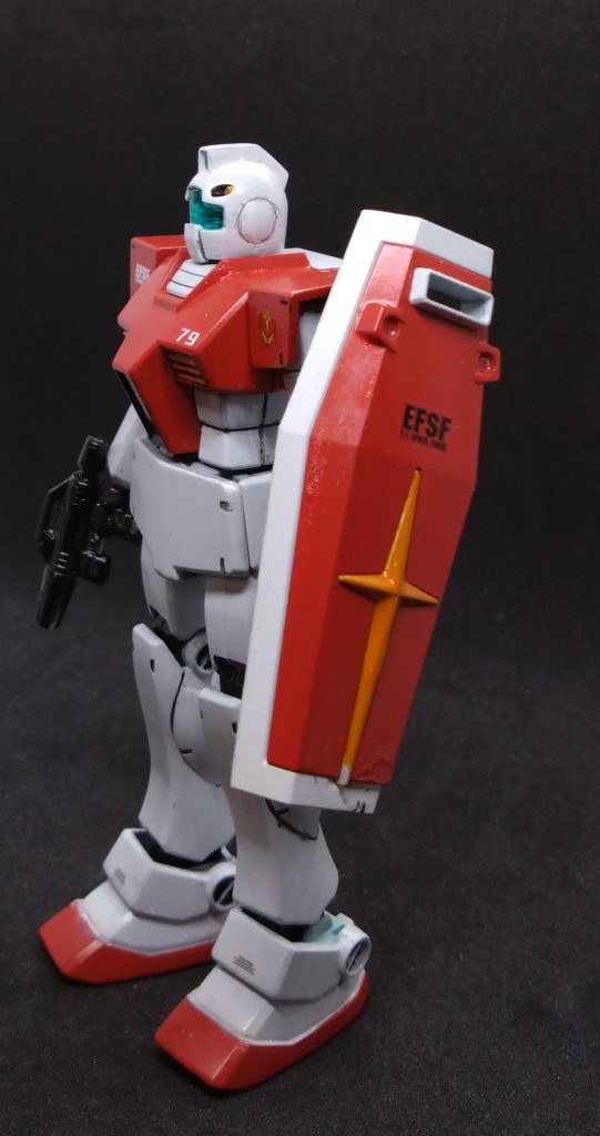 プラモだと成形色がミントグリーンなんですよね、こいつ。調べたら弱緑と呼ぶらしい。アニメ準拠だとそれでよいらしいが、40代はジムは白いイメージ…