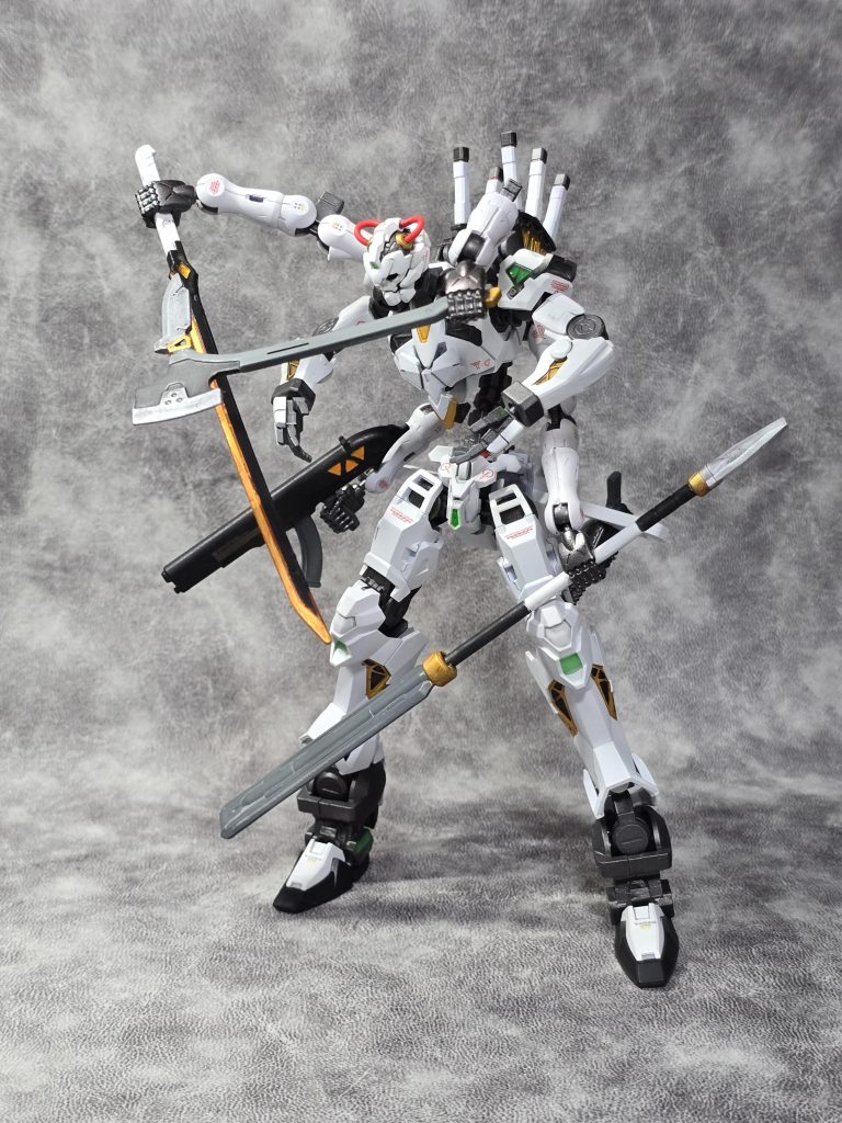 MSとの戦闘時は実体、実弾武器を使用します。特に専用という訳ではなく、戦場で奪って勝手に使います。現在は斧、刀、メイス、ショットガンです。