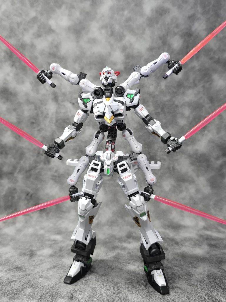 そしてMAとの戦闘時。リミッターは解除され、咆哮と共に6本のビームサーベルを抜き放ちます。