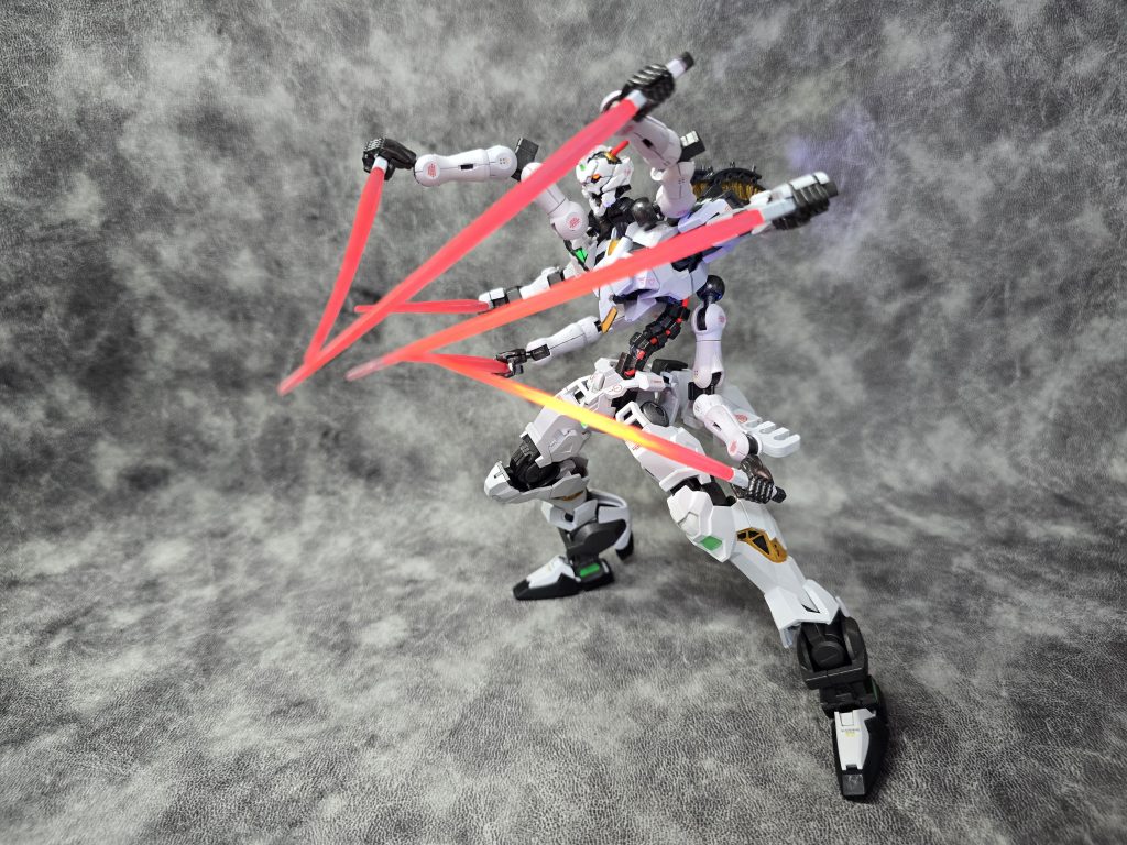 蛍光塗料で塗ると目とか光らせれて本当すき…