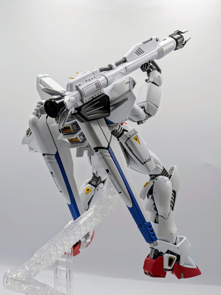 デザイン上しかた無いのですが、足首があまり動かせないのが残念。