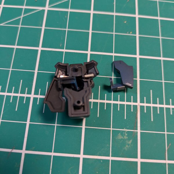 グフカスタムのスカート加工