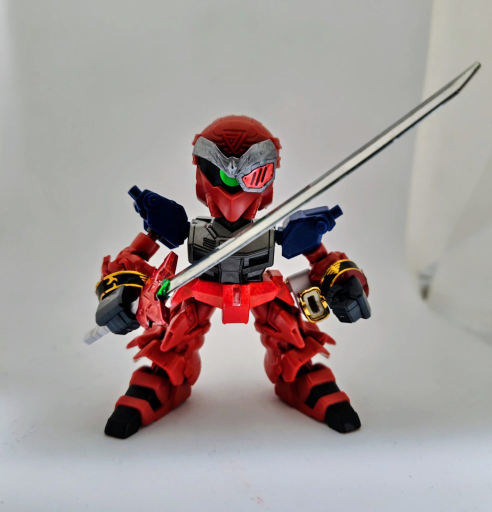 軽装態。EXスタンダードのシナンジュの手足とレジェンドbbの劉備の体でニコイチ。頭はシナンジュに似てない事もない司馬懿サザビーから。眼帯はフル·フロンタルが仮面をつけてるのを意識してつけました。