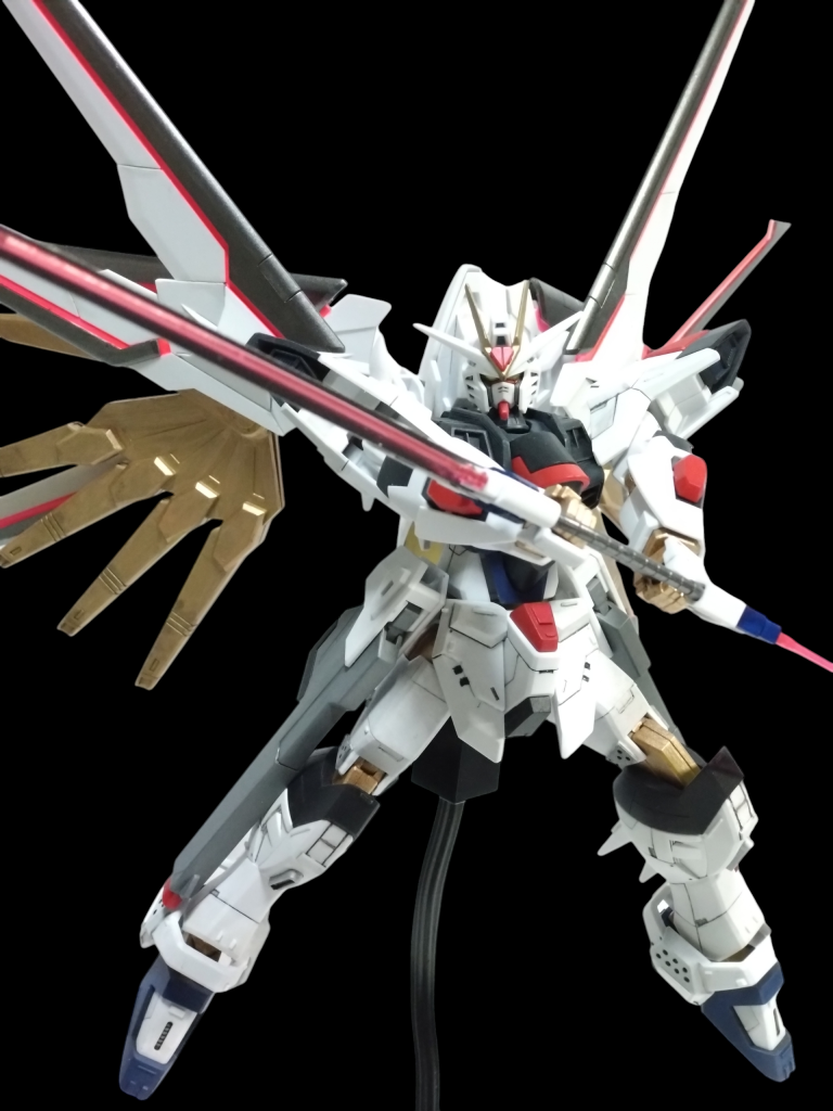 ブラックライト無しです。後半は仕事が休みに入ってからの塗装開始で何とか仕上げました。やはりフリーダムはカッコイイですね。今年も沢山の方にコメント頂いて、制作に対するアドバイスや雑談等楽しい時間を過ごす事が出来ました。今年は紅組どうでしょうね?来年は何を制作しようかなぁ?頑張ってレベルアップしていきたいなぁ。それでは皆様よいお年をお迎え下さい。🙇