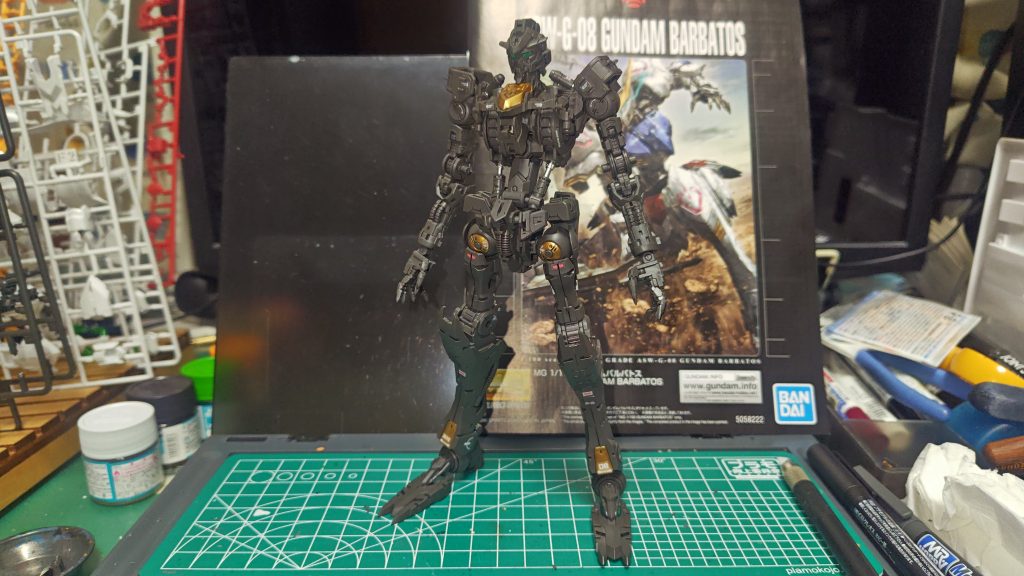 ガンダムフレームのみで。RGのフレームよりも組んでて楽しい···！これだけで成立してますので。