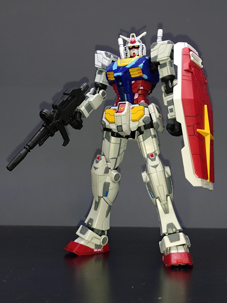 昔はセル画だった事もあり、色塗りが大変なので割とキャラの色数は少な目な傾向なので、こういう細かい塗り分けはアニメーターさん泣かせだったが、最近はCGモデルを動かすだけで撮影出来るので、細かい塗り分けが可能になりましたね。ジークアクスやユニコーンなんてセル画やった日にゃ…(笑)