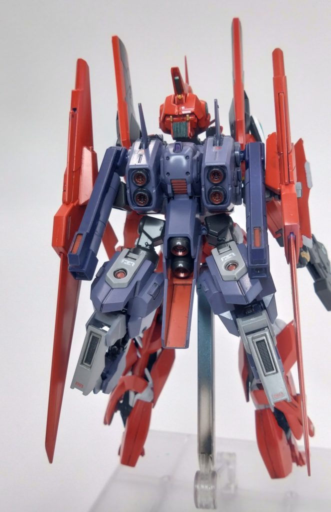 型式番号 gMSーδ デルタ・GEVA(ジーバ)はエゥーゴとジオニック社とNT研究機関NERVの共同開発プロジェクト『SEELE計画』で開発されたNT専用攻撃試作MSでジオンが開発したガンダムgMSシリーズ直系の後継機でジフレドの素体をベースに連邦のMS研究機関サナリィの新型フレーム構造『ムーバブル・フレーム』を採用しNERVが開発したエンディミオンユニット似た最新式デルタ用サイコミュ搭載AIデバイス『ASUKA』搭載したMSで主な特徴は頭部はジフレドと同じ四つ目のセンサーアイのみではなくIDEシステムと呼ばれる特殊なものを持ち装甲材質は当時最新の耐久性・軽量を誇った合金ガンダリウムを採用更にあるパイロット用に開発した専用バックパックにフレキシブル・バインダーが装備され大気圏内外を問わずに機動性を大きく向上AMBAC可動肢として機能し更にNT能力が高ければ飛行も可能になるという・・・