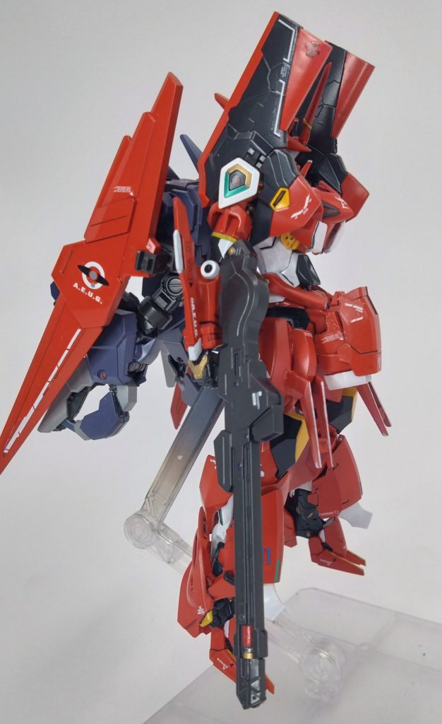 UC-85年に起きたイオマグヌッソ事件後二派のギレン・キシリア亡くなり、ザビ家の人間がほぼ表舞台から消え去った後にジオン・ズムダイクンの長女アルテイシア・ズム・ダイクンが次期総帥兼公王の座についた。しかしダイクン派を良しとしないギレン派ジオン通称ヌーベル・ジオンが反アルテイシア政権の妨害活動などが活発化し新たな内部抗争が起き・地球圏ではイオマグヌッソ事件により地球を壊滅させる力を持っているという脅威を認識しジャミトフらの反スペースノイド急進派勢力らがスペースノイド排除と目的とした連邦極右派外郭組織『ティターンズ』が台頭し宇宙圏に進出しジオン賛成はを弾圧し始めていた。様々な組織の思惑で過激化し79年の一年戦争と同じ大きな戦火を生まないようにするべく、ジオン公国女王兼総帥アルテイシア主導にてダイクン派ジオン・地球圏では親スペースノイド派ブレックス准将・コーウェン中将の反ティターンズの連邦軍が共同創設した組織 宇宙世紀平和維持機構『エゥーゴ』を結成した。エゥーゴの主な活動任務は各地球・コロニーの難民救済・復興支援・戦禍の拡大・暗躍などの阻止するために独自の戦力をもって軍事介入を行うことも認可している。その組織性質から広大な活動範囲を持つため運用兵器も各宇宙・地球圏と代表の企業・機関(アナハイム除く)が参加し宇宙世紀で高水準の最新技術を用いられた戦艦・MSが多く運用しエゥーゴの構成員はジオン・連邦・未所属の傭兵など多様な所属・経歴が入り混じっている。