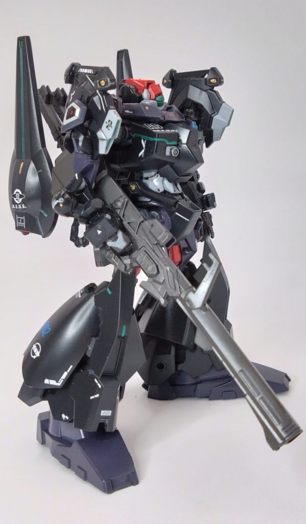 武装は腕部についてる内臓式バルカンファランクス・小型のEパック方式ビーム・ピストル二門・ツィマッド社製のエゥーゴ正式口径300ｍｍのＭＳ用ロケットランチャー『クレイ・バズーカ』・専用ビームサーベル二基・更に腕部のジークアクスと同じオメガ・サイコミュユニットと同じ能力が備わっておりNT能力が高ければサイコフィールド発生しビーム・実弾を防げる能力を持つ。