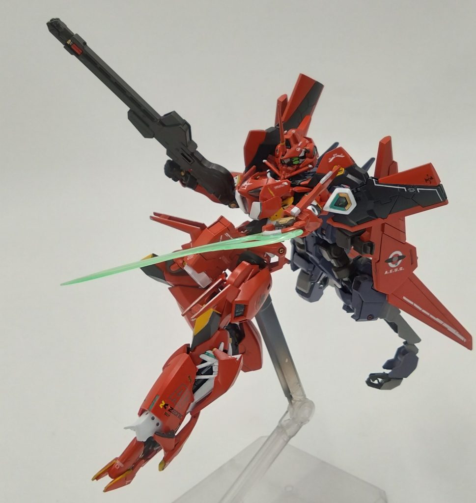 武装は頭部二門と頸部二門バルカン・前機のgMSシリーズと同じビームサーベル二基・Eパック方式ロングバレルビームライフル・さらに専用バックパックに接近戦の奇襲攻撃に隠し腕にラック大出力の大型ビームサーベル二基・エゥーゴの正式採用しているクレイバズーカ・さらに腕部に搭載しているブレートはNT能力次第でサイコフィールドが発生し実弾・ビームもはじくことも可能だが技術者曰くそんな機能もないなんの変哲もないブレードだとか・・