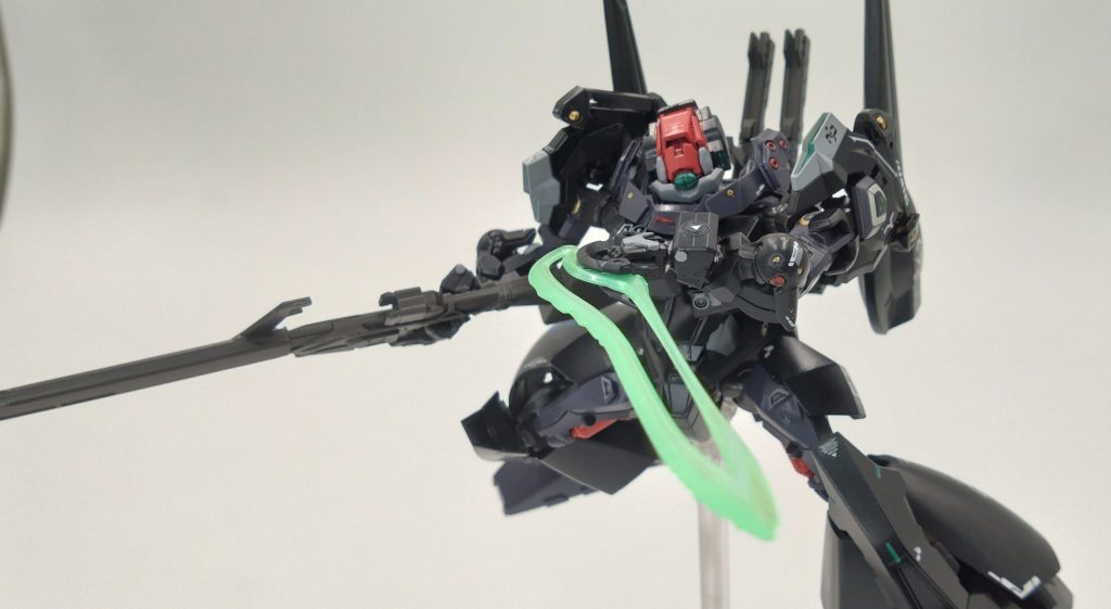 MAKINAMIにも性格もち楽観てきな軽口をたたきジョークもいい面倒見いがかなり旧世紀の音楽が好み特にJpopが音楽が気に入っておりエグザベ中尉が出撃するときは必ずMAKINAMIのお気に入り音楽を流す。