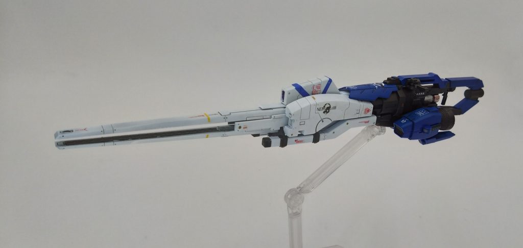 エゥーゴ試製航宙用戦略弩級陽電子砲台『メガバスターランチャー』一年戦争時に制作された連邦のバストライナー・ジオンのスキウレの流れを組む航宙用の大型のポジトロン式ビーム砲で大きさはMSの全高以上に匹敵する。