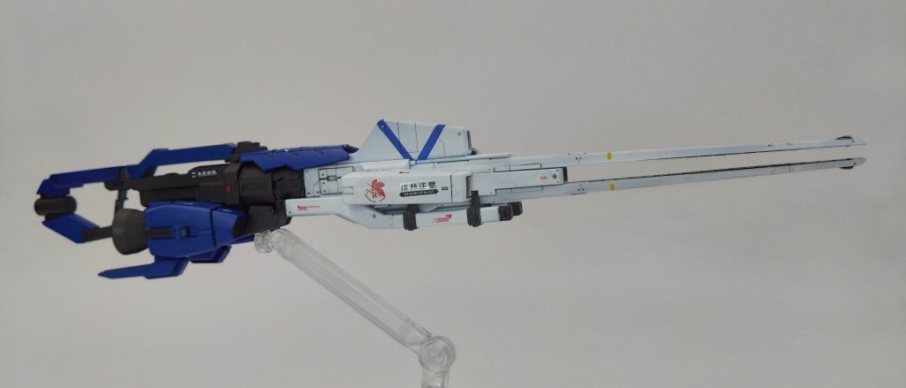 初期試験時は威力と稼働充電能力が高くないが、中期あたりからサイコミュデバイス『ASUKA』の連携機能により火力が大幅に向上しビグザム級重MA五機分貫徹力をもち、さらにNT能力最大だとソロモン級の小惑星を真っ二つに消滅する威力をもつという・・・