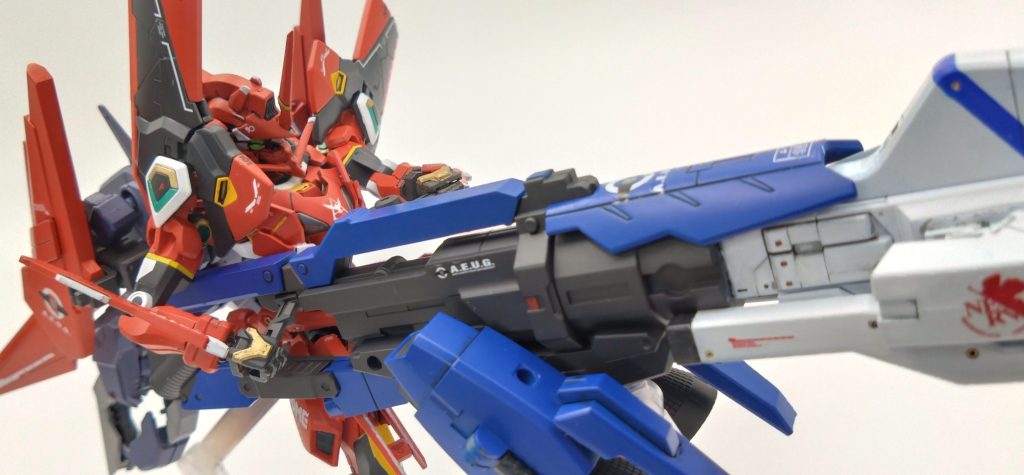 余談だがエゥーゴ主力MSデルタとガンマはじつはNERV機関に重要な開発者がいて連邦のあのRX-78ガンダム開発責任者でるガンダムの生みの親テム・レイが関わっておりMS開発ベンチャー企業 レイ・エレクトロニクスを起ち上げ会社の一員でテムの息子も参加しており息子さんはデルタ・ガンマのMS開発又はサイコミュ技術と調整も携わっているとかしかもエゥーゴの総帥兼ジオン女王アルテイシア陛下と恋仲という噂もあるとかないとか・・・