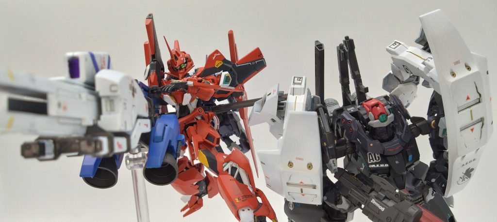 次の映像は後期型のサイコミュ搭載型のランチャーでEディフェンダー・ショットランサー装備のガンマと味方の鹵獲したRX-93のガンダムの援護としてヌーベル・ジオンの新大型MAとの交戦に使用したというこの戦いはまさしくNTしかわからない修羅場だったという・・・