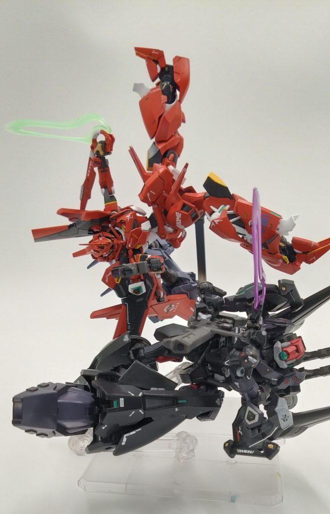 これよりMAV戦術ユニゾンを使います。最大展開でフル稼働で行きます。ついてこれまますよね？エグザベくんとっくに準備できてますよ大尉！一気に片付けます。&nbsp;この映像は極右派連邦ティターンズ部隊との交戦中でデルタとガンマのシャア式MAV戦闘術『ユニゾン』でのコンビネーションで基本射撃武器とビームサーベルの連撃で叩くという戦法で敵側は翻弄されるという