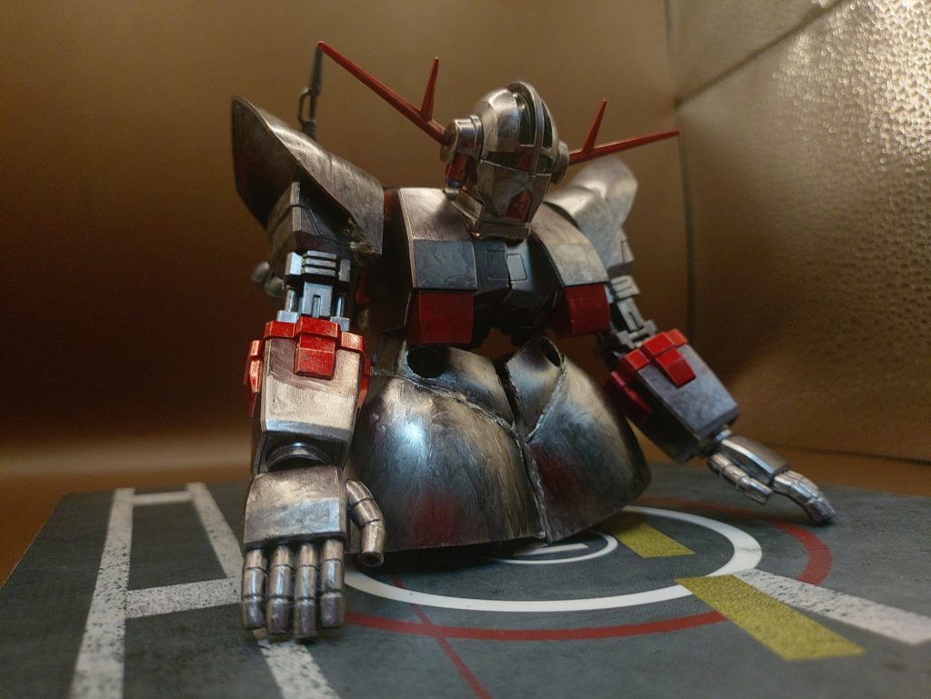 NT専用制圧用装備 G.ON.God -ジオング-(GQ)G.ON.Godはガンダム・オン・ゴッドの略で神に誓って制圧を行うガンダムを意味します。最終局面に使用される予定でしたが、予算等によりビット6機のみの装備で落ち着きました。