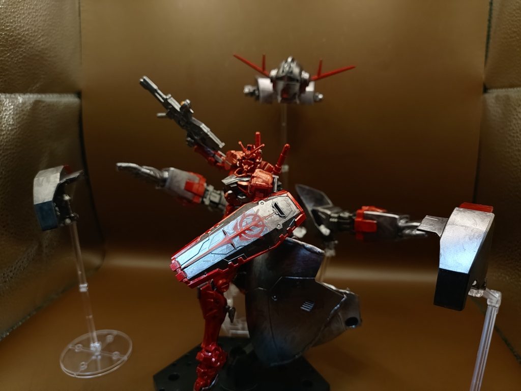 ◯アクション背部ユニットをビットとして使用する事で、より敵陣の中で小回りのきく戦いが可能になります。