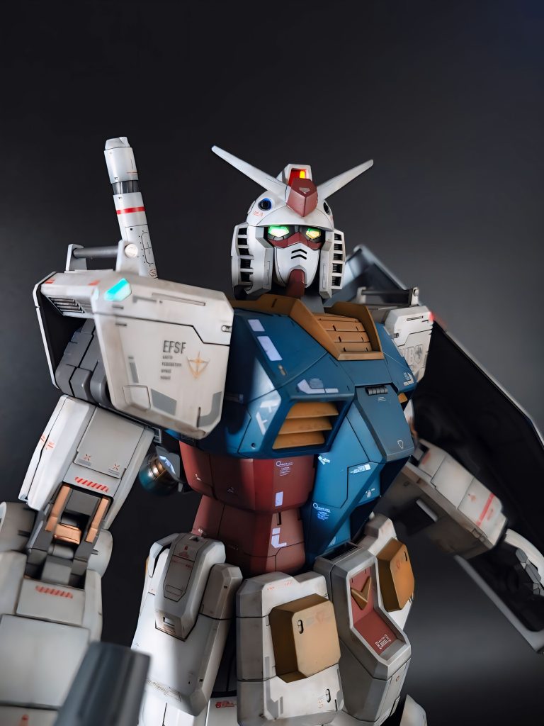 上半身のアップ。いやぁ…かなりの、イケメンですよねこのガンダム…ちなみに肩の追加パーツは3Dプリンターで作ってます。