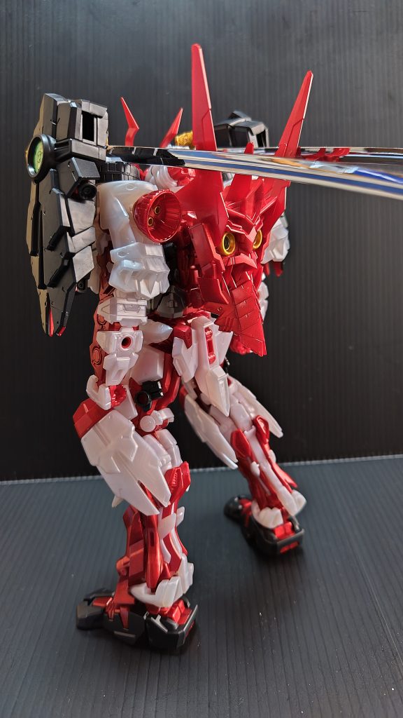 ガンダムベース限定 戦国アストレイ（メタリック）–3枚目/制作者：AKI