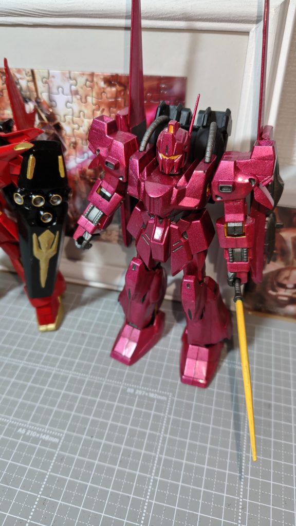 思いつきで百式から零式風に改造してみました。廃材と余剰パーツを使い、「多分、こんな感じかな?」···的に製作。思いつきで製作しましたが、カラーリングをしたら零式っぽくなったのでこれはこれで良し!というので完成!