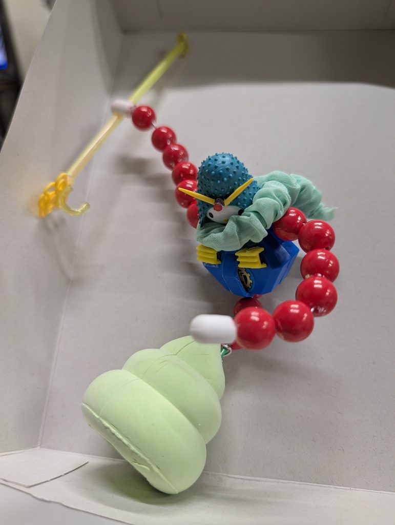 関節はアルミ線製なので無駄に可動します。