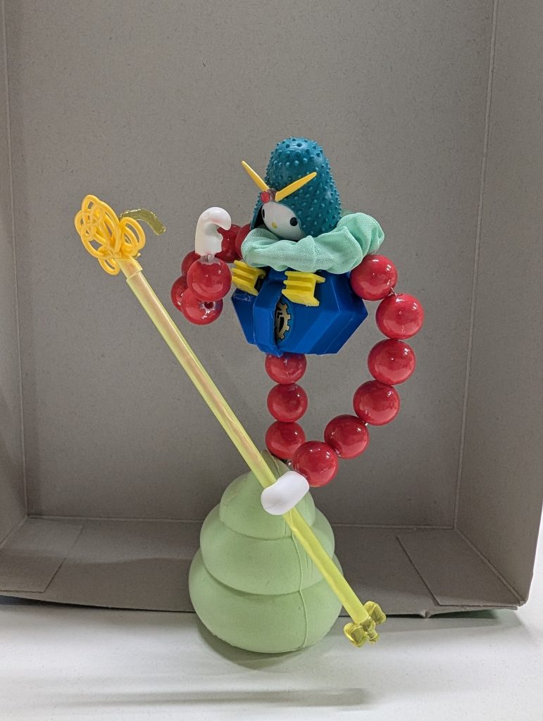 以上、フルスクラッチ(?)ジェネリック・マンダラガンダムでした。元々ウ◯コにHGマンダラの上半身くっつけた作例見つけた事が発端となって生み出された特級呪物ですが残念なこな事に多分これが今年最期の作例となる事でしょう⋯色々あって本腰入れてプラモ作成が出来なかった1年になってしまった事がなによりの反省点ですね⋯