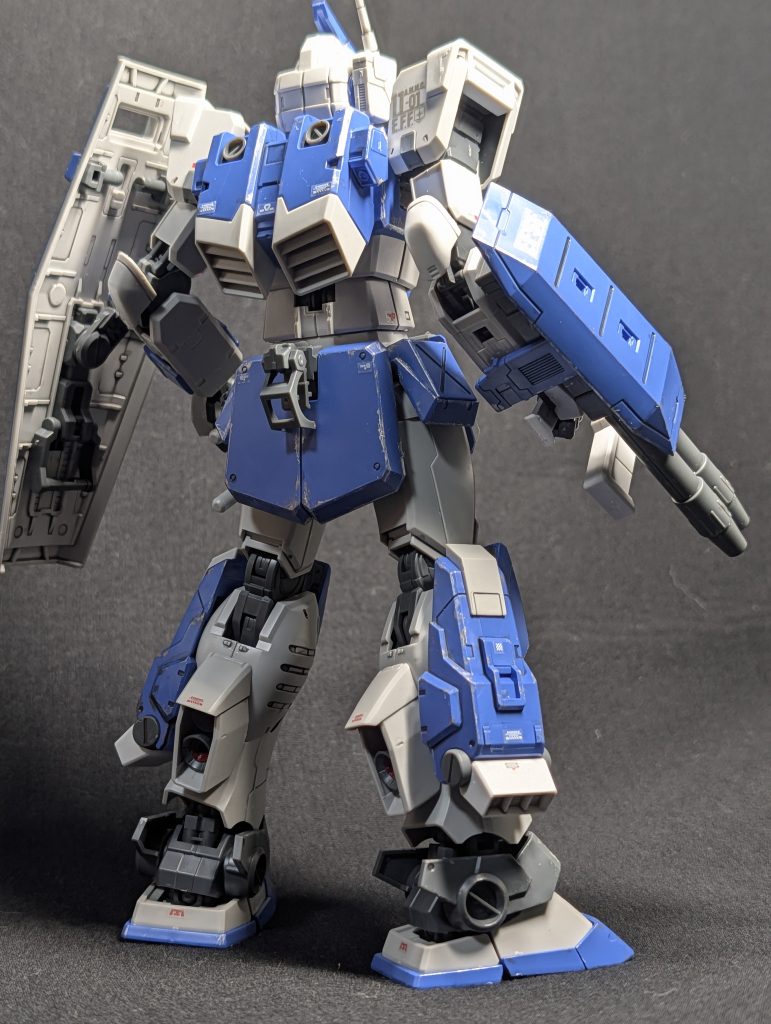 設定では全身にハードポイントがあり戦況により換装出来るのはロマンですね。推力はRX-78-2より有りそうな気がします。