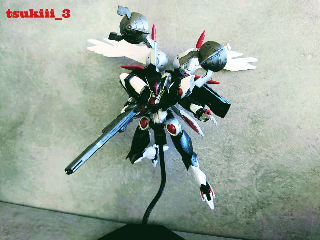 装備はアーマード・コアの作中に近いものとして、ガンダムシードフリーダムよりレールガンを装備。 