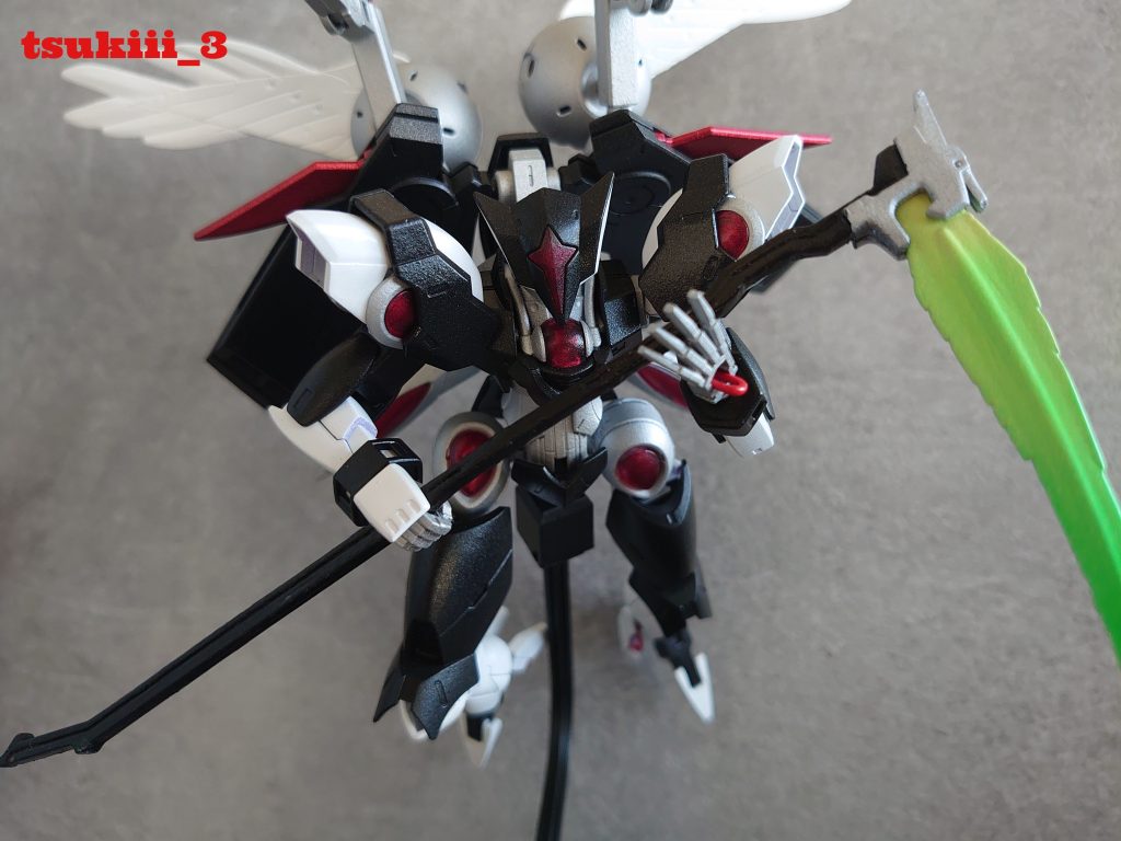 格闘武器はガンダムデスサイズヘルよりビームサイズ。