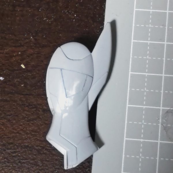 あけましておめでとうございます(激遅)今年初投稿ですウイングって、ライフリイモジャと並べたら仲間に見えませんか！？見えませんかそうですか、もしハイネが生きてたらライフリイモジャに並んでウイングにでも乗っていてほしいものです今年は2回の引越し&社会人、社会人の財力でEGウイング作ってます本当は年内に終わらせたかったんですが、これ以上は雑に作りたくないなーと思い、渋々制作途中のみ……&nbsp;楽に無理せず作れる作り方で、EGウイング発売の３連休で終わらせようと思ったら、あれもやりたい、これもやりたいと気付けば年末時間かけたいのか楽にサクッと作りたいのか、私の中ではハッキリしない中途半端な感じになっていますが、色なり工作のデザインは満足いっているのでちゃんと完成させたいところ多分年明けたら投稿します、良いお年を（3枚目）