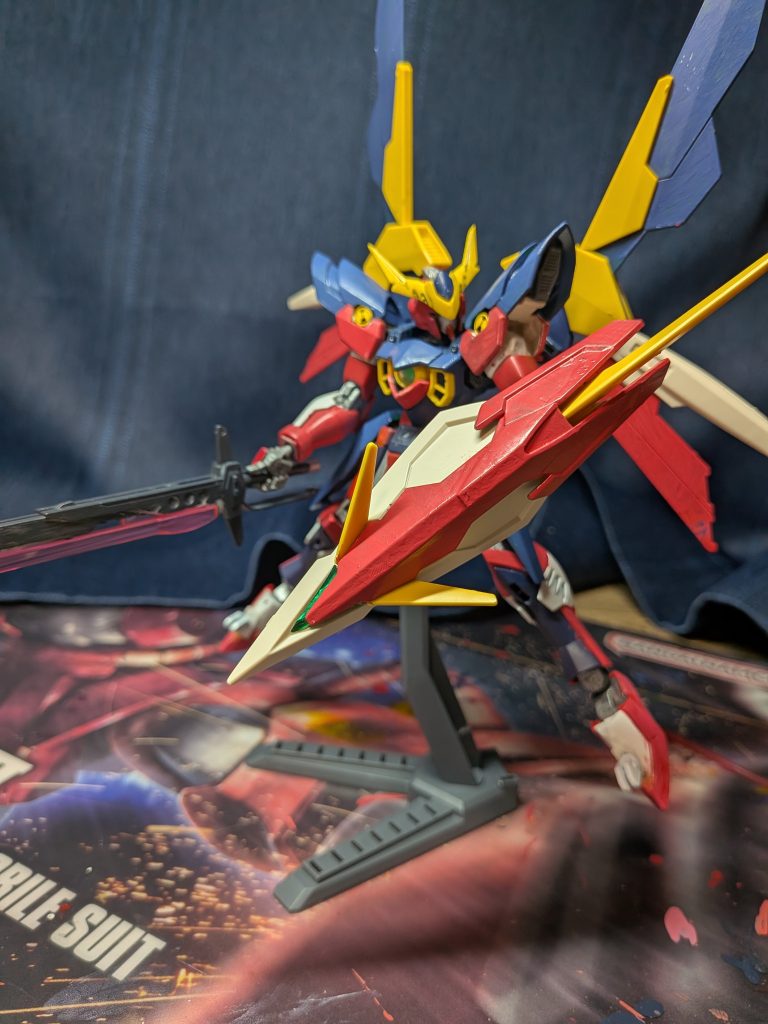 本機は、インフィニットインパルスヘルをレイが命令して改修された機体さらにライトが改修したのがこのヘルリナーシタである。アクティブクロークが取り外されており、高速で敵機体を切り裂く一撃離脱戦法を得意としている機体として完成した。劇中では使用されていないがライトの要望でゼロシステムを搭載している。