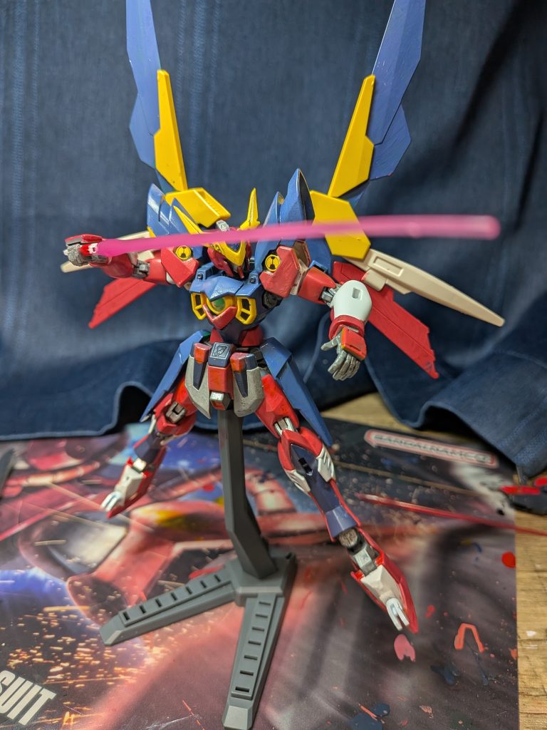 脚部にも、ビームサーベルが搭載されているが、最終決戦では使用されることはなかった。そしてこちらも使われなかったが、完全稼働システム「へルバースト」も取り付けられた。