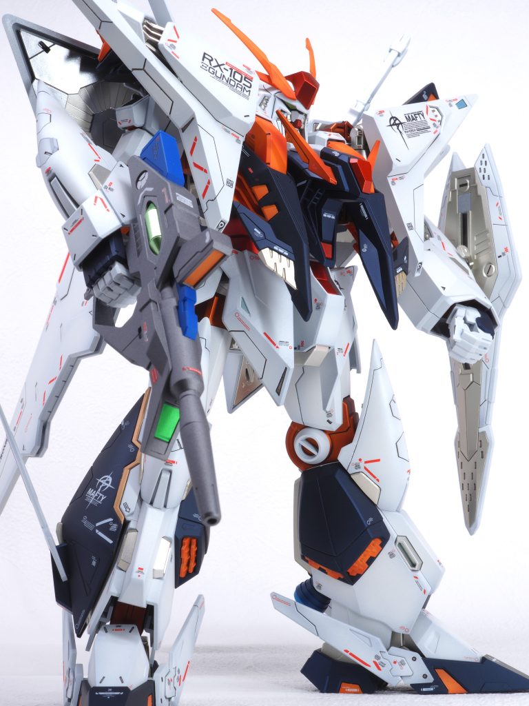 青(紺)はプリズムブルーブラックです。足の部分はちょっとだけゴールドで塗り分けてみました。