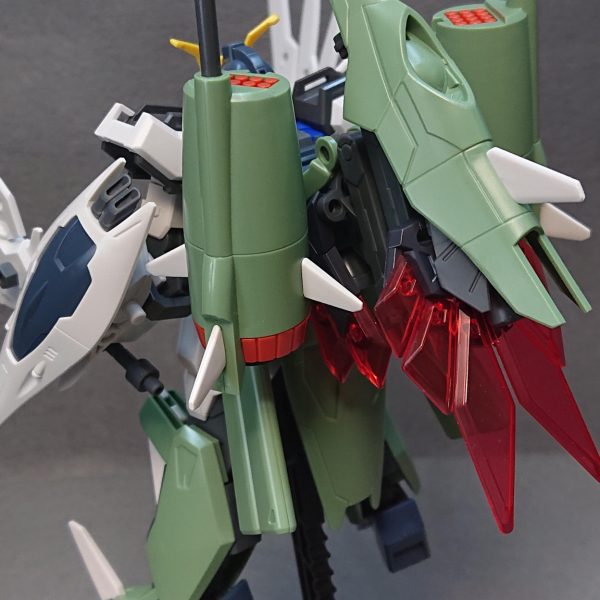 84番目のストライクの仮組ができました!今回の機体は、ストライクにカオスをミキシングした強襲遊撃型の近接戦闘用ストライクとなっています💡折角のカオスとのミキシングと言うことでMAへの可変機構もちゃんと取り入れています!拘りポイントとしては余剰パーツ無しでの完全変形を目指しました✨▼MS形態での戦闘方法としては、オリジナル武装での近接戦闘を想定しています💡このオリジナル武装は“30MMのウイングユニット”を“剣”に見立てたモノで、少しでも武装に個性が欲しかったという思いから作ったものになりますw基本的には両手に持った“双剣モード”ですが、多少のギミックとして剣の柄同士をドッキングさせた“ツインブレードモード”と、1つの柄の両端にウイングパーツを取り付けた“アローモード”の3モードを戦況に応じて使い分けます!制作当初は“翼の剣って格好良いじゃん✨”ぐらいの気持ちで作り始めたのですが、気が付いたら3モードもある汎用性の高い武装になっちゃって💦カオスとのミキシングよりも目立つモノになってしまいましたw▼MA形態では機動力を活かした強襲遊撃戦を行うことをイメージしています💡自分的にはかなり良い感じの仕上がりになったので、変形後の機体デザインや武装などは完成投稿までの秘密にしたいと思いますwもしかしたら「全然隠せてないよ」って感じかも知れませんが💦w▼おおまかに使いたい色は決まっているので、どんな配色にするか悩みながら塗装を頑張りたいと思います✨では、完成投稿でまたお会いしましょうw(2枚目)