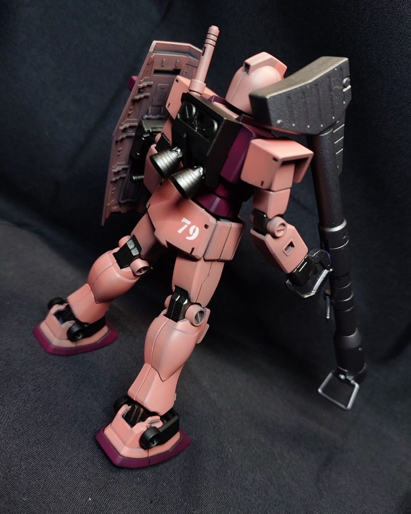 赤い人が搭乗しそうなのでランドセルのバーニアは大型化しています。