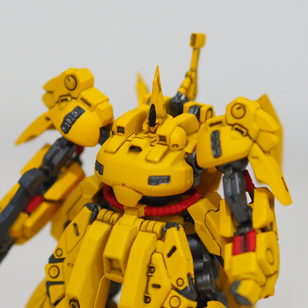 昔購入したタミヤアクリルをそろそろ使い切らなきゃと思っていたので、今回メインカラーで使ってみましたが、白の上からとはいえ驚きの発色。ニオイも悪くないし、ダマになりにくかったら優秀なカラーなんでしょうね。