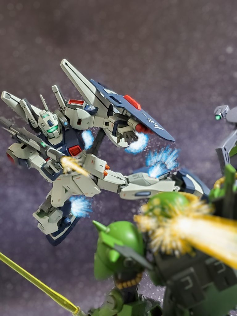 宇宙世紀0087年5月中旬、地球に降りたクワトロ大尉らエゥーゴ主力メンバーの不在の中、宇宙では準アイリッシュ級『ラビリンス』がティターンズに対しゲリラ戦を展開していた👍✨『ラビリンス』は、ネモ試作高機動型のロールアウトと共に、就航した新造の準アイリッシュ級1番艦~✴️ユウ・カジマ大尉のネモ試作高機動型を中心とした新設ネモ部隊は搭載MSとして配備された😊🎶ユウ・カジマ大尉のネモは高機動で接近し、至近距離からショートバズーカで撃破するヒット&アウェイ戦法でスコアを挙げていく🎵