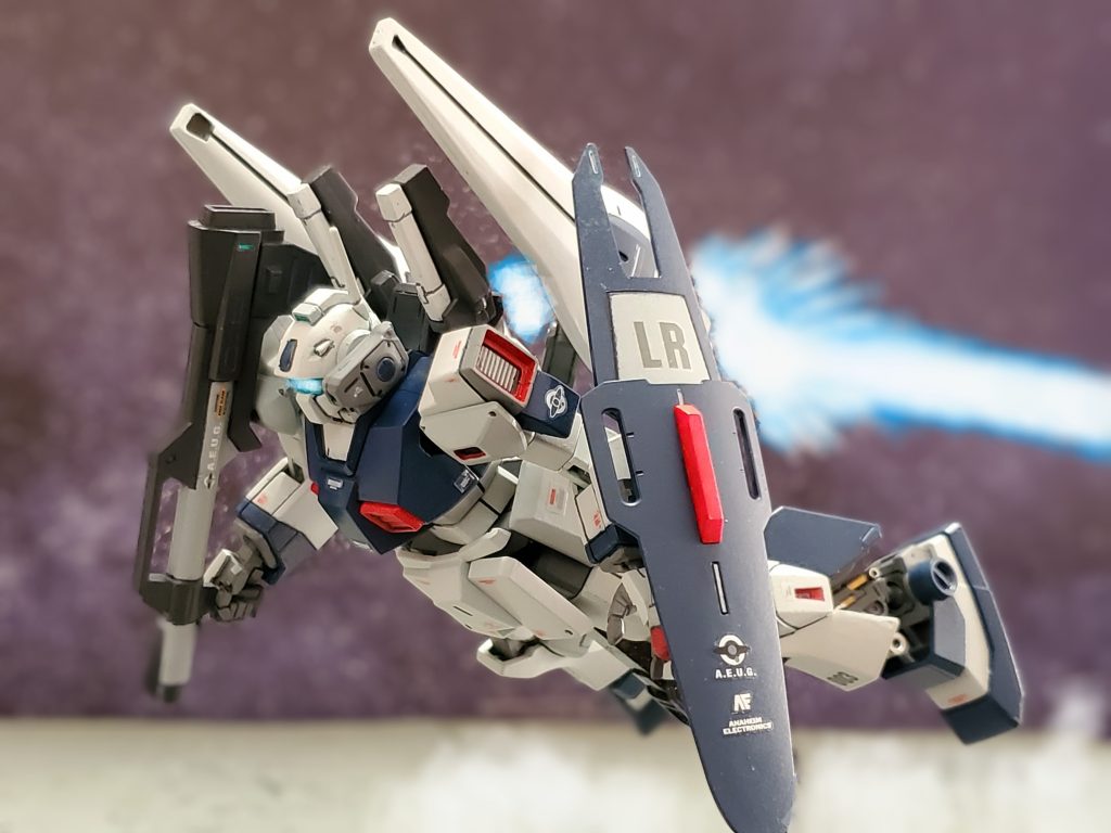 宇宙世紀0087年5月、ついにMSA-003-HM-P『ネモ試作高機動型』がロールアウト~🤩✨ユウ・カジマ大尉というエースパイロットを得て月面でトライアルに挑む試作機👊✨試作機は通常のネモとは比較にならない高機動😱❗並みのパイロットでは扱いきれない代物であるが、かつて『EXAM』なるOSを搭載した機体を乗りこなした彼は、そのスペックを存分に引き出していた…😌✨
