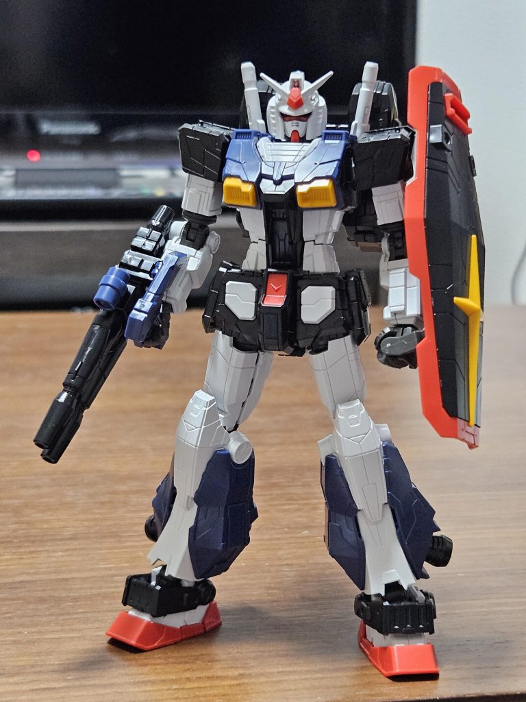 参考までに素組み状態。塗り分けした方がパネルラインのディテールがしっくりくる気がします。