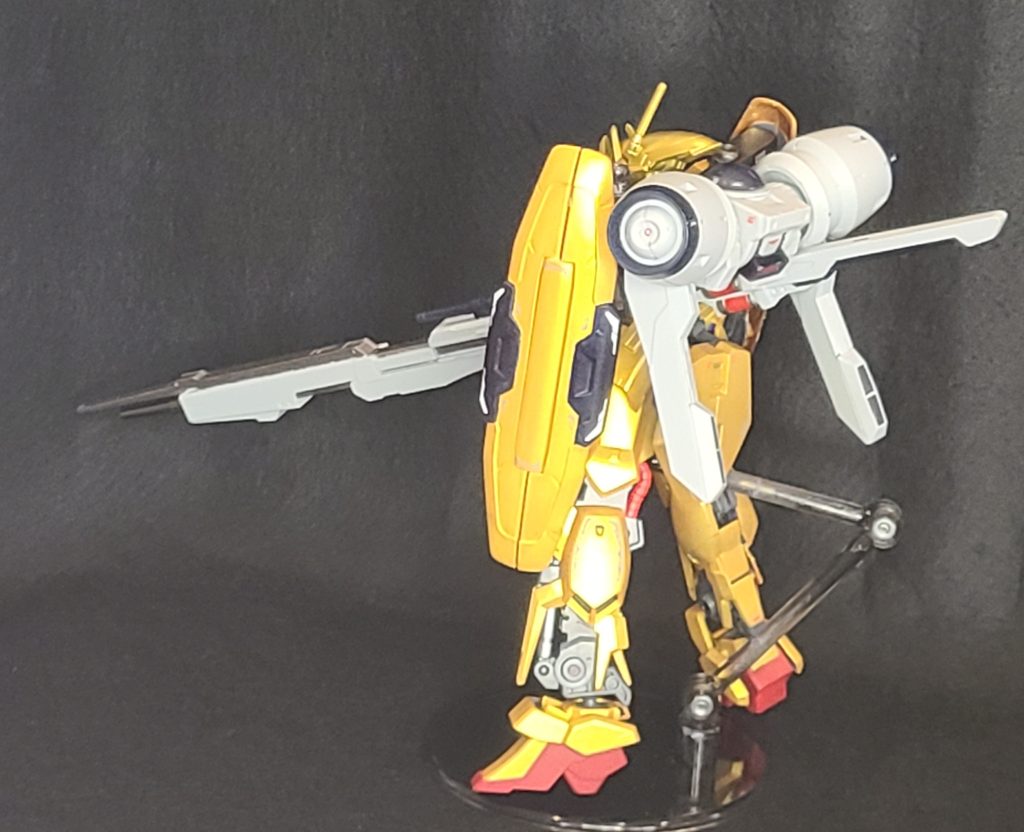 1980年代はいろんなロボットアニメが誕生。こちらの百式改デザインは、ゼータガンダムの藤田一巳ｾﾝｾ！