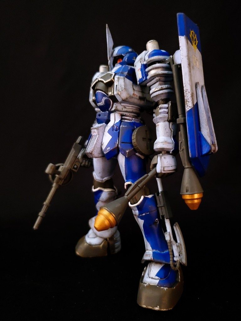 頭部アンテナは新造。大きめにしています。他、顎が引けるように改修、腹部を延長等。