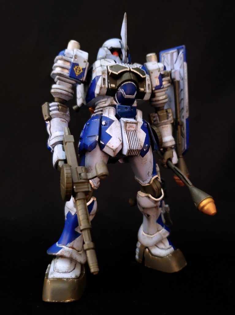 微妙に全体の淡いブルーを変化させて濃いブルーの迷彩パターンも変えています。