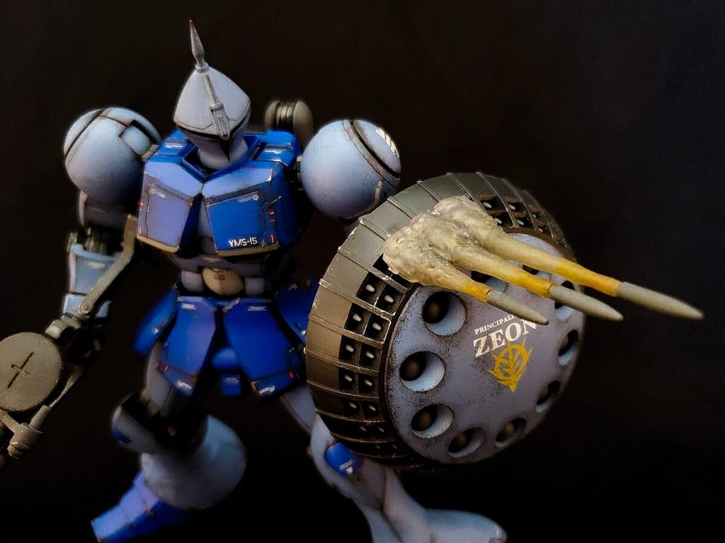 誘爆など気にしない漢の武装シールドミサイル。ビームのエフェクトは多いですが半透明な煙のエフェクトパーツはわりと珍しいですね。