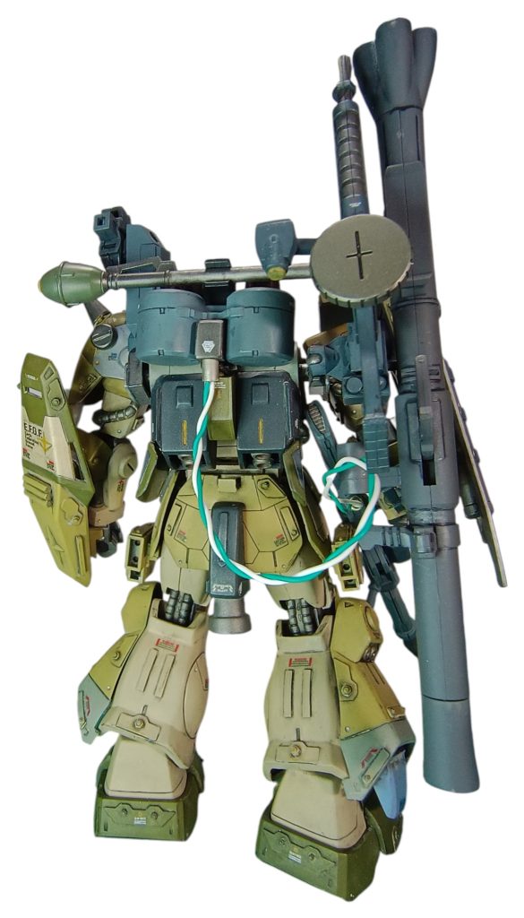 高出力ビーム兵器用にエネルギータンクを追加(ゲルググに付けていたもの）。シュツルムファウスト、マシンガン、オリジンバズを装着