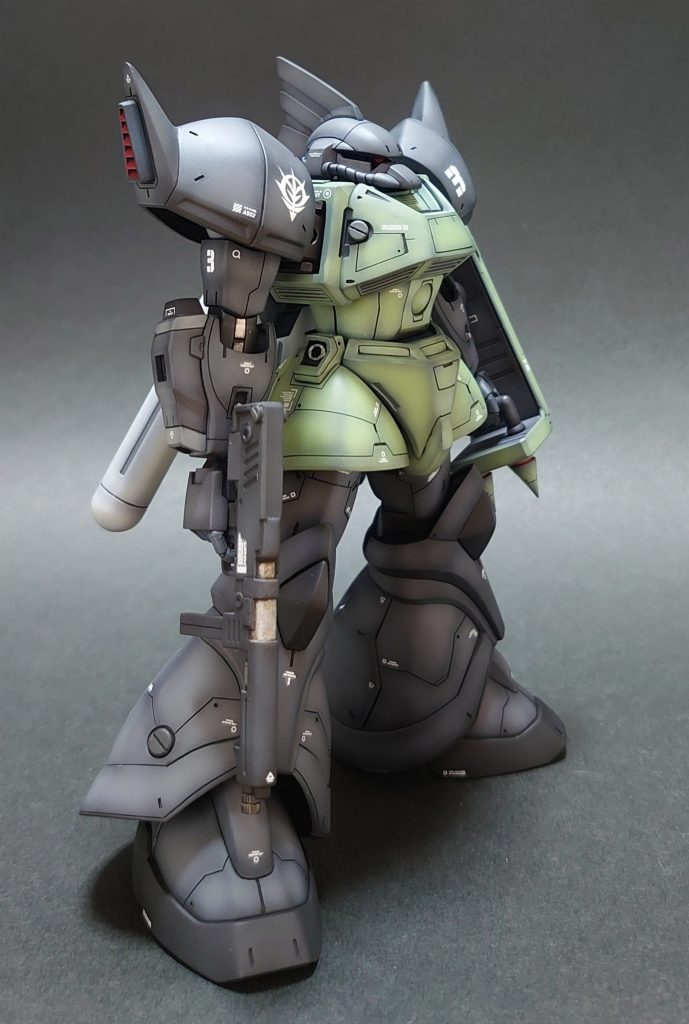 写真はスマホで撮ってますが、比較的綺麗に撮れました!肩はHOBBY BASEさんのジョイントを使って、胸を張れるようにしました。バックパックに干渉するので極端には開きませんが、怒り肩が際立ったと思います。