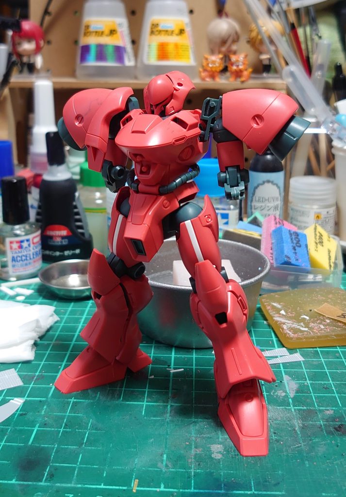 太ももを太くし、付け根部分で延長してます。この時点では、足のディテールはまだ追加していません。やっぱりノーマルだとちょっとあっさりし過ぎに感じます。